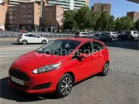 Usado Ford Fiesta Trend 60 CV (44 kW) 2015 Rojo Utilitario
