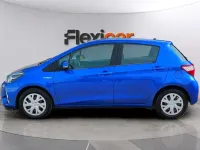 Usado Toyota Yaris Hybrid Business Edition 116 CV (85 kW) 2020 Azul Berlina