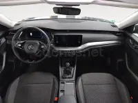 Usado Skoda Octavia Ambition 115 CV (84 kW) 2023 Gris / plata Familiar