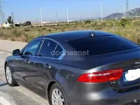 Usado Jaguar XE R-Sport 180 CV (132 kW) 2016 Gris / plata Berlina