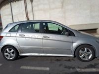 Usado Mercedes B200 140 CV (102 kW) 2006 Gris / plata Monovolumen