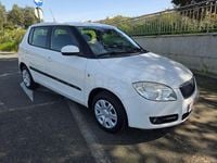 Usado Skoda Fabia 70 CV (51 kW) 2009 Blanco Berlina