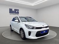 Usado Kia Rio 84 CV (61 kW) 2019 Blanco Berlina