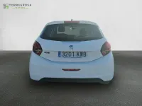 Usado Peugeot 208 Active 99 CV (72 kW) 2019 Blanco Utilitario