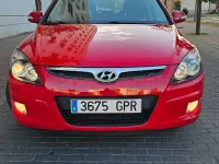 Usado Hyundai i30 Comfort 109 CV (80 kW) 2009 Rojo Berlina