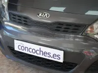 Usado Kia Rio 85 CV (62 kW) 2014 Gris / plata Berlina