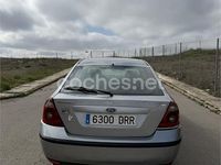 Usado Ford Mondeo Ambiente 115 CV (84 kW) 2005 Gris / plata Berlina