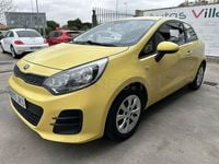Usado Kia Rio 85 CV (62 kW) 2015 Amarillo Berlina