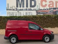 Usado VW Caddy 110 CV (80 kW) 2020 Rojo Monovolumen