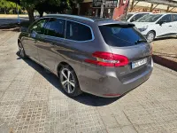Usado Peugeot 308 SW Allure 130 CV (95 kW) 2018 Gris / plata Familiar