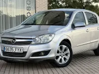 Usado Opel Astra Cosmo 100 CV (73 kW) 2007 Gris / plata Berlina