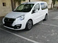 Usado Peugeot Partner Tepee Active 100 CV (73 kW) 2016 Blanco Monovolumen