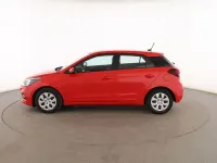 Usado Hyundai i20 75 CV (55 kW) 2019 Rojo Utilitario
