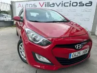Usado Hyundai i30 110 CV (80 kW) 2013 Rojo Berlina