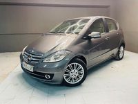 Usado Mercedes A180 Avantgarde 109 CV (80 kW) 2009 Gris / plata Monovolumen