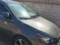 Usado Peugeot 308 Allure 99 CV (72 kW) 2018 Gris / plata Berlina