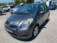 Usado Toyota Yaris Connect Style 90 CV (66 kW) 2011 Gris / plata Utilitario