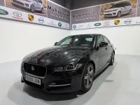 Usado Jaguar XE R-Sport 180 CV (132 kW) 2016 Negro Berlina