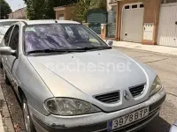 Usado Renault Mégane II 80 CV (58 kW) 2002 Gris / plata Berlina