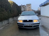 Usado Skoda Octavia Elegance 110 CV (80 kW) 2001 Gris / plata Berlina