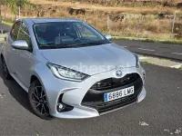 Usado Toyota Yaris Hybrid Active 116 CV (85 kW) 2021 Gris / plata Berlina