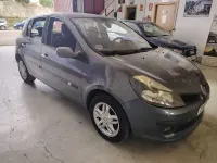 Usado Renault Clio II Dynamique 85 CV (62 kW) 2008 Gris / plata Berlina