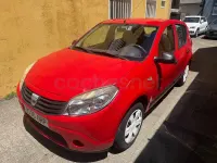 Usado Dacia Sandero Ambiance 75 CV (55 kW) 2008 Rojo Utilitario
