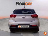 Usado Kia Rio 84 CV (61 kW) 2021 Gris Utilitario