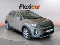Usado Kia Stonic 101 CV (74 kW) 2024 Gris SUV