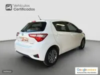 Usado Toyota Yaris Hybrid Advance 100 CV (73 kW) 2020 Blanco Berlina