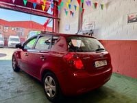 Usado Kia Ceed 109 CV (80 kW) 2007 Rojo Utilitario