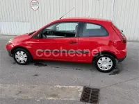 Usado Ford Fiesta Ambiente 68 CV (50 kW) 2008 Rojo Utilitario