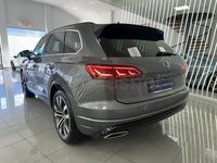 Usado VW Touareg R-line 286 CV (210 kW) 2022 Gris / plata SUV