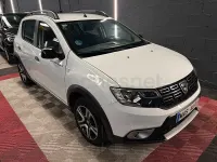Usado Dacia Sandero Essentiel 100 CV (73 kW) 2020 Gris / plata Berlina