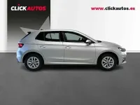 Usado Skoda Fabia Selection 95 CV (69 kW) 2025 Plateado Utilitario