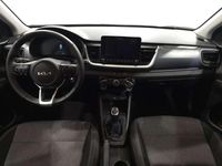 Usado Kia Stonic 101 CV (74 kW) 2024 Blanco SUV