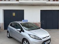 Usado Ford Fiesta Trend 68 CV (50 kW) 2010 Gris / plata Utilitario