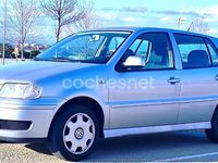 Usado VW Polo Trendline 75 CV (55 kW) 2001 Gris / plata Berlina