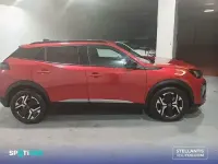Usado Peugeot 2008 Allure 100 CV (73 kW) 2024 Rojo SUV