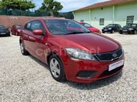 Usado Kia ProCeed Plus 105 CV (77 kW) 2012 Granate Utilitario