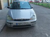 Usado Ford Focus Trend 100 CV (73 kW) 2004 Amarillo Berlina