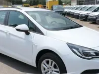 Usado Opel Astra Excellence 150 CV (110 kW) 2019 Blanco Familiar