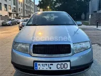 Usado Skoda Fabia Comfort 60 CV (44 kW) 2003 Azul Berlina