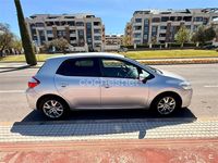 Usado Toyota Auris Edition 132 CV (97 kW) 2011 Gris / plata Utilitario