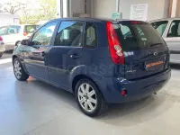 Usado Ford Fiesta Ghia 80 CV (58 kW) 2007 Azul Utilitario