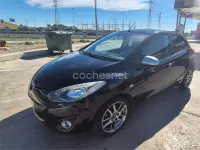 Usado Mazda 2 75 CV (55 kW) 2014 Negro Berlina