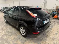 Usado Ford Focus Trend 109 CV (80 kW) 2009 Negro Utilitario