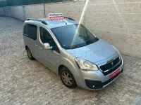 Usado Peugeot Partner Tepee Style 100 CV (73 kW) 2016 Gris / plata Monovolumen
