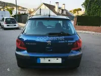 Usado Peugeot 307 90 CV (66 kW) 2004 Azul Berlina