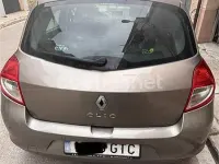 Usado Renault Clio II 85 CV (62 kW) 2010 Gris / plata Berlina